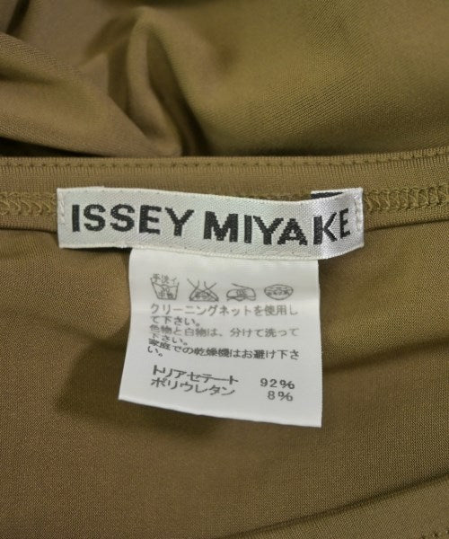 ISSEY MIYAKE เสื้อยืด/เสื้อท็อปส์