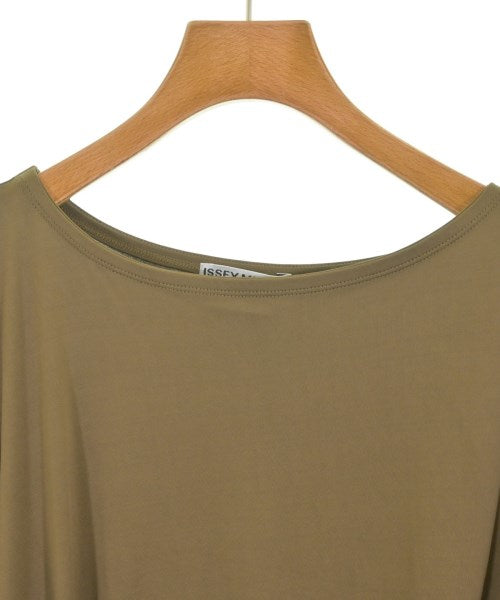 ISSEY MIYAKE เสื้อยืด/เสื้อท็อปส์