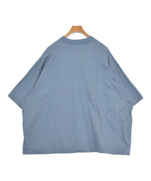 is-ness เสื้อยืด/เสื้อท็อปส์