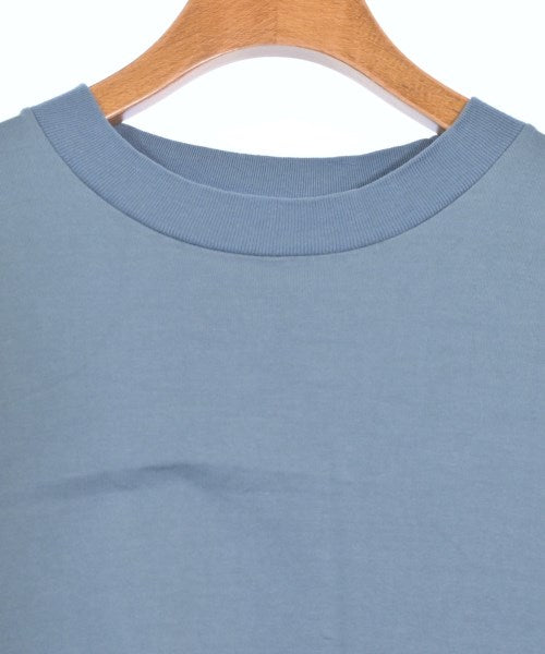 is-ness เสื้อยืด/เสื้อท็อปส์