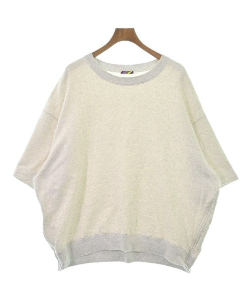 is-ness เสื้อยืด/เสื้อท็อปส์