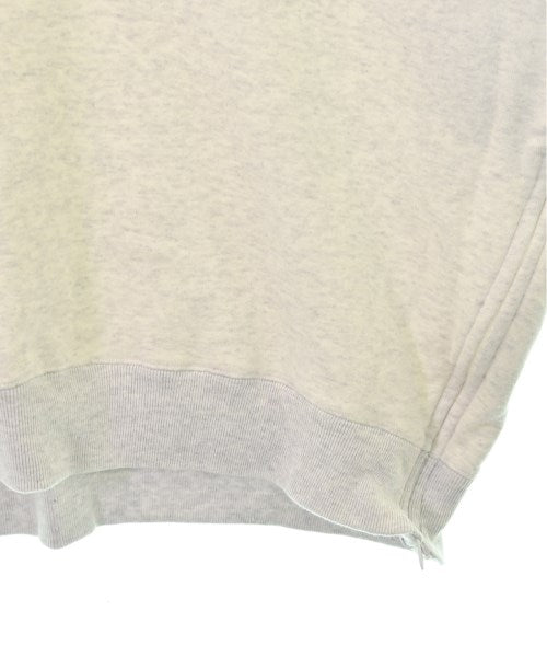 is-ness เสื้อยืด/เสื้อท็อปส์
