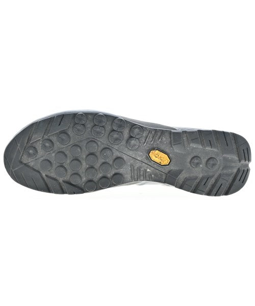 ARC'TERYX รองเท้าผ้าใบ