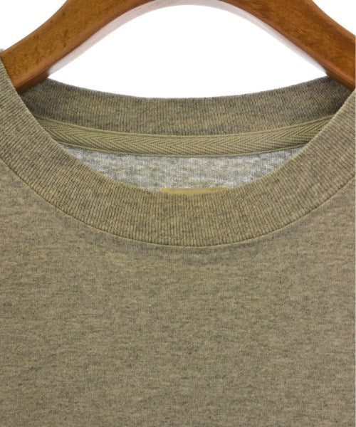 New Balance เสื้อยืด/เสื้อท็อปส์
