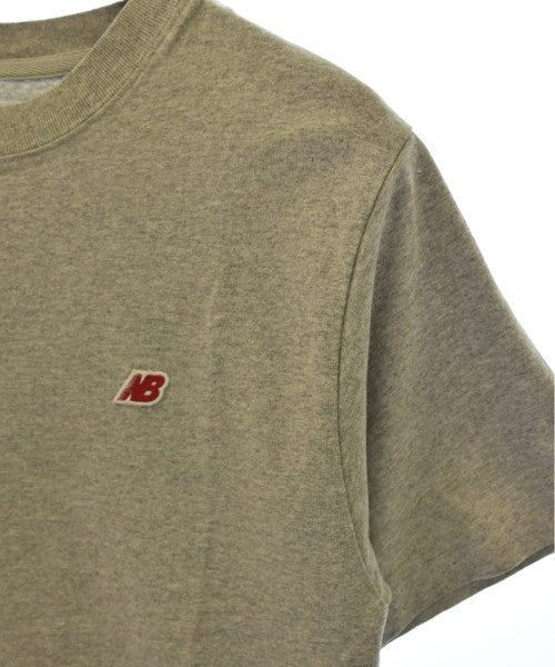 New Balance เสื้อยืด/เสื้อท็อปส์