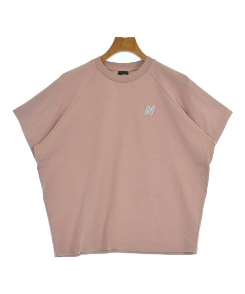 New Balance เสื้อยืด/เสื้อท็อปส์