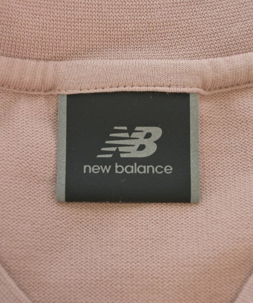 New Balance เสื้อยืด/เสื้อท็อปส์