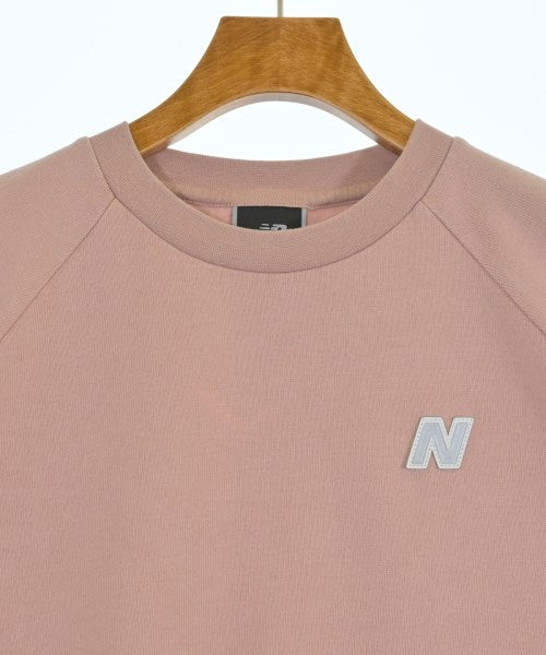 New Balance เสื้อยืด/เสื้อท็อปส์