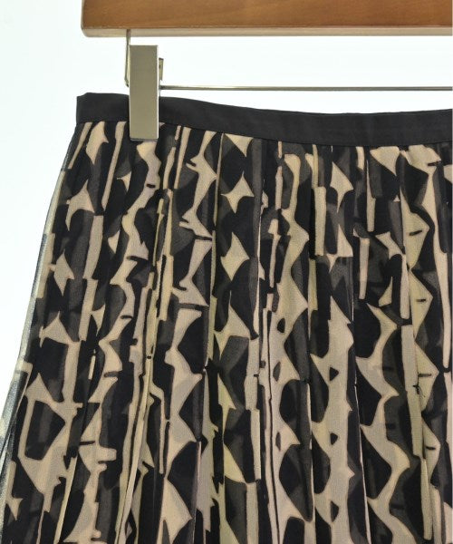 Max Mara กระโปรงยาวถึงเข่า