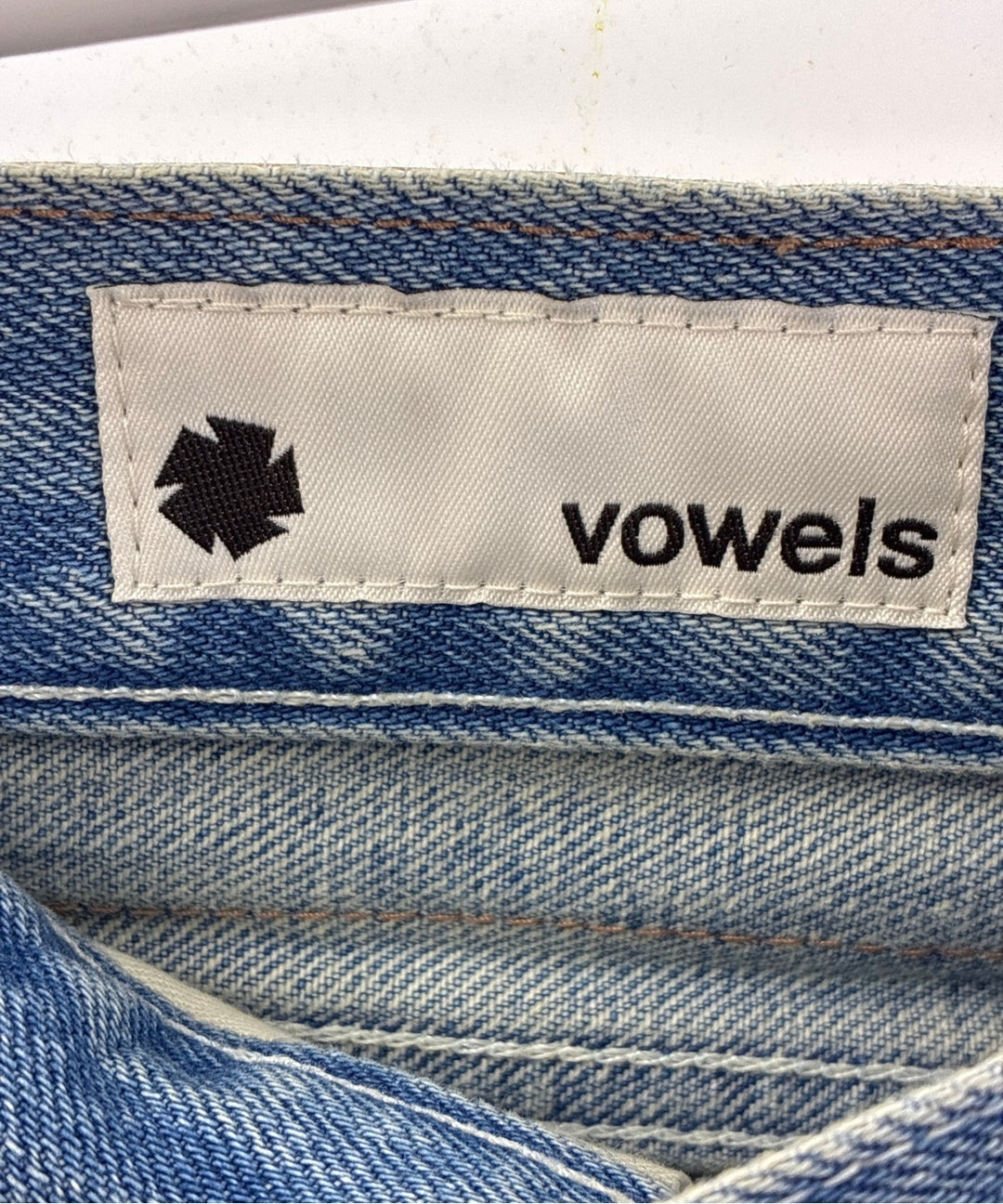 vowels ยีนส์