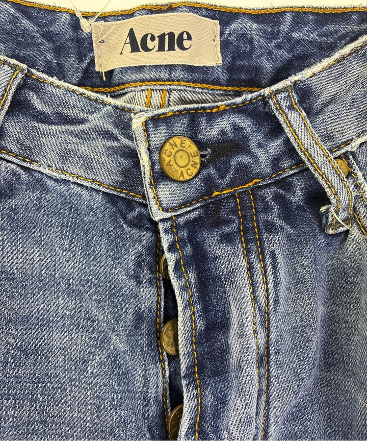 Acne ยีนส์