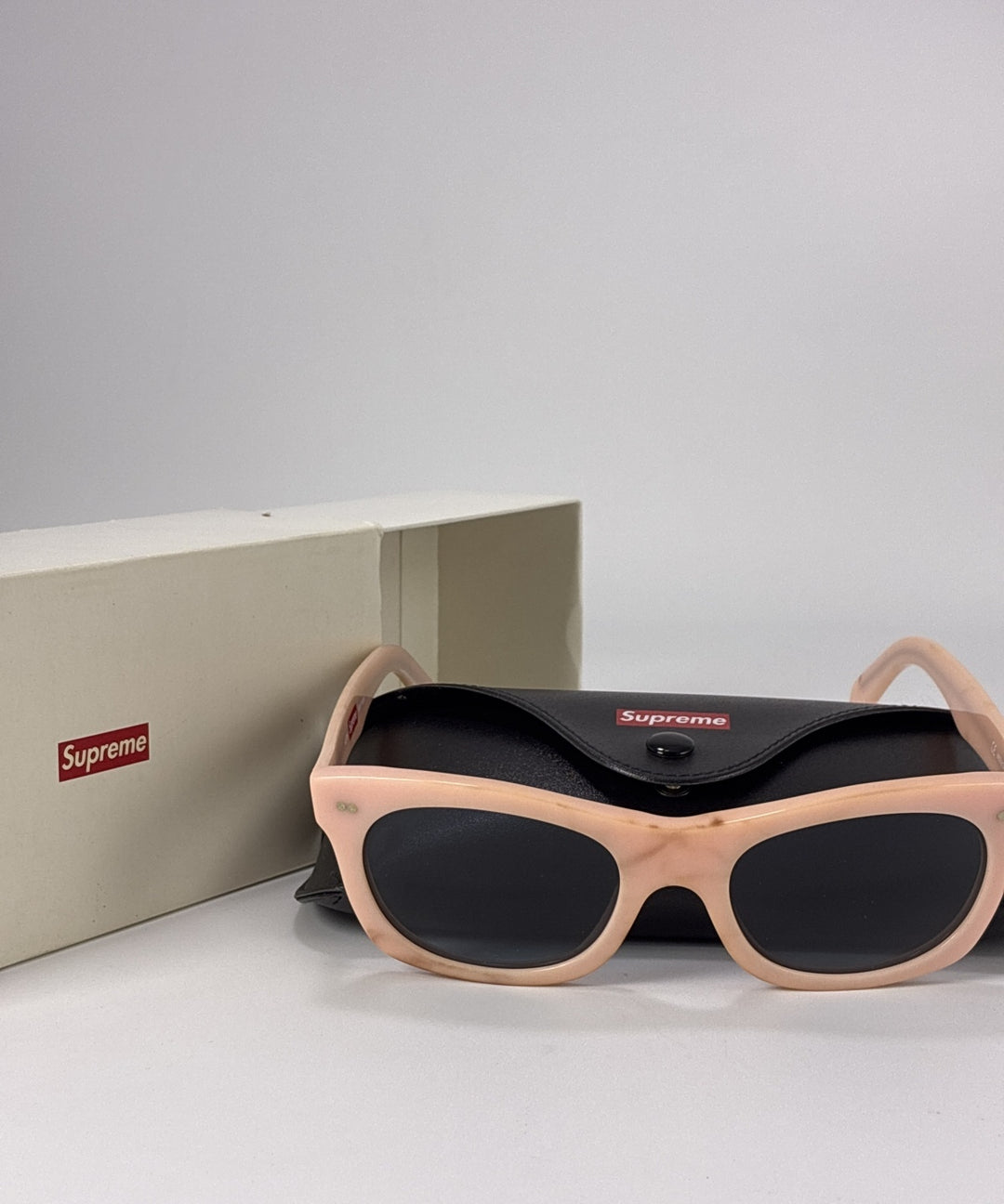 Supreme แว่นกันแดด