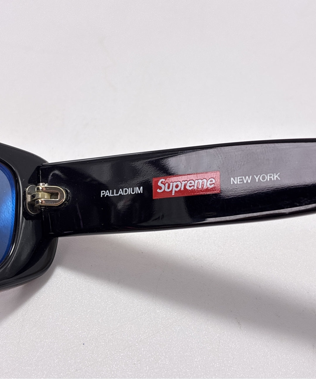 Supreme แว่นกันแดด