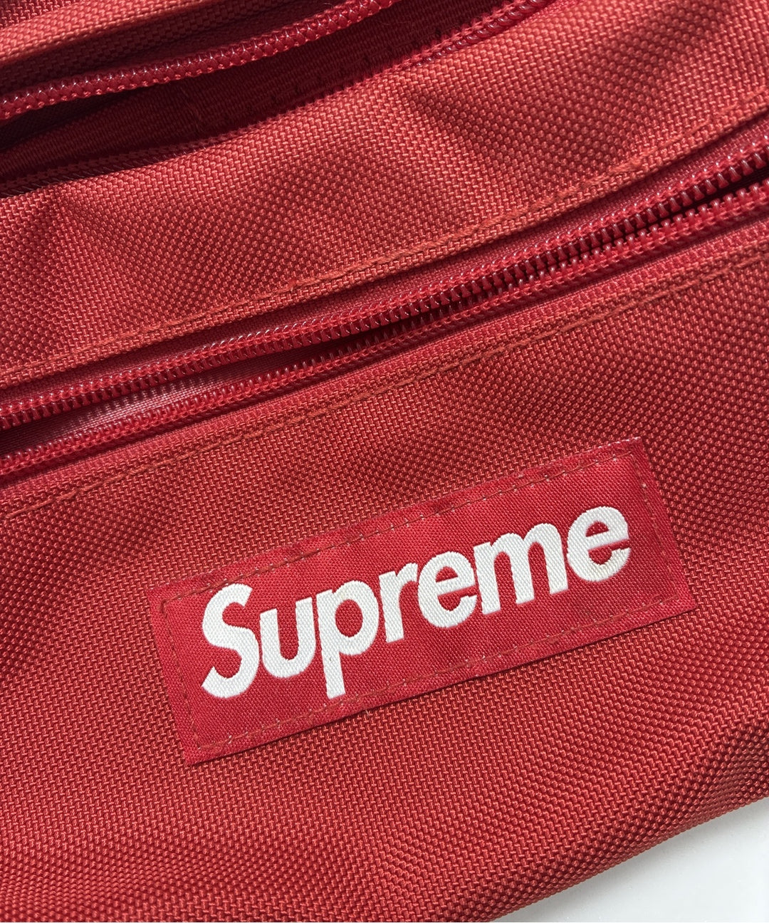Supreme กระเป๋าสะพาย
