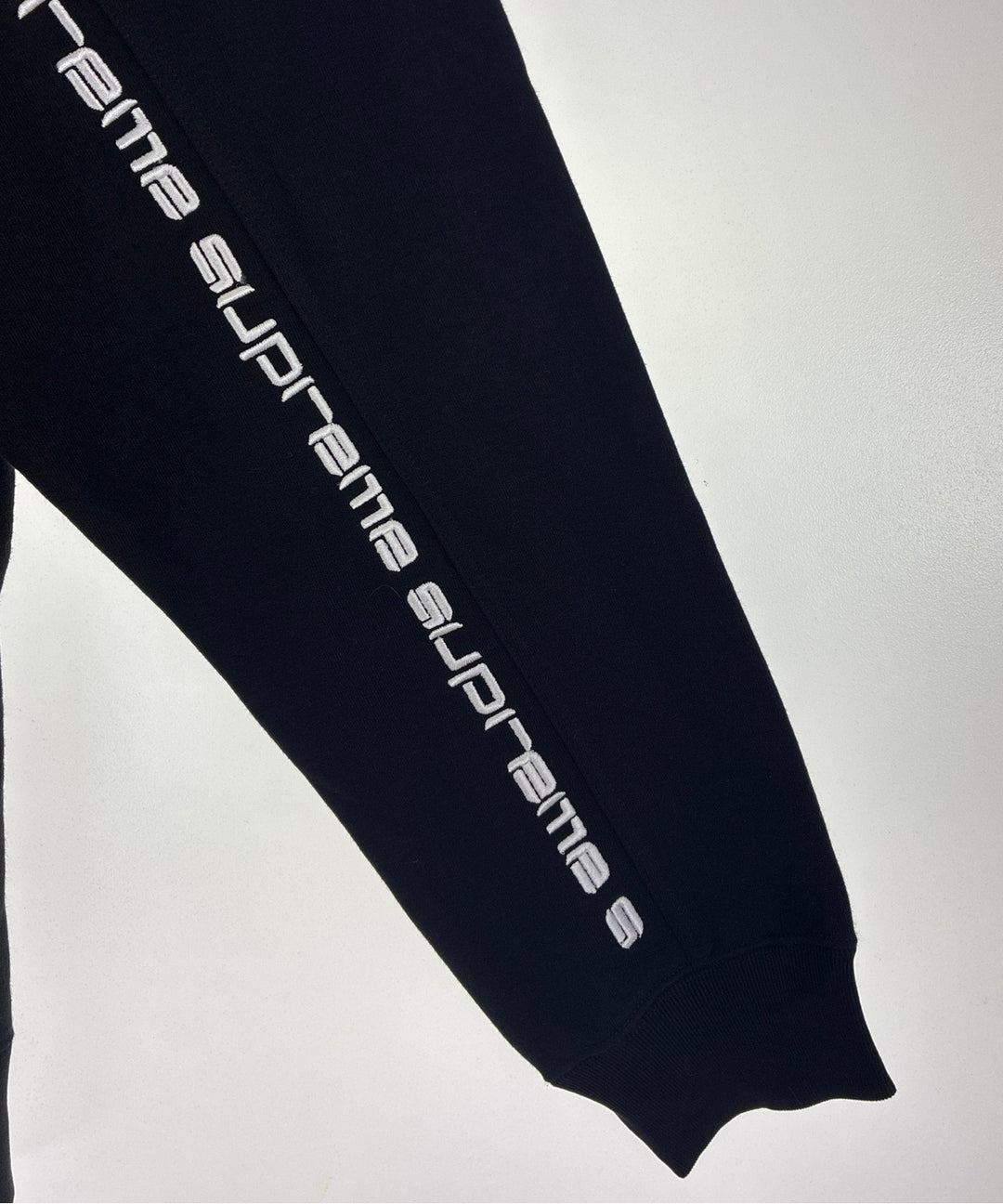 Supreme เสื้อฮู้ด