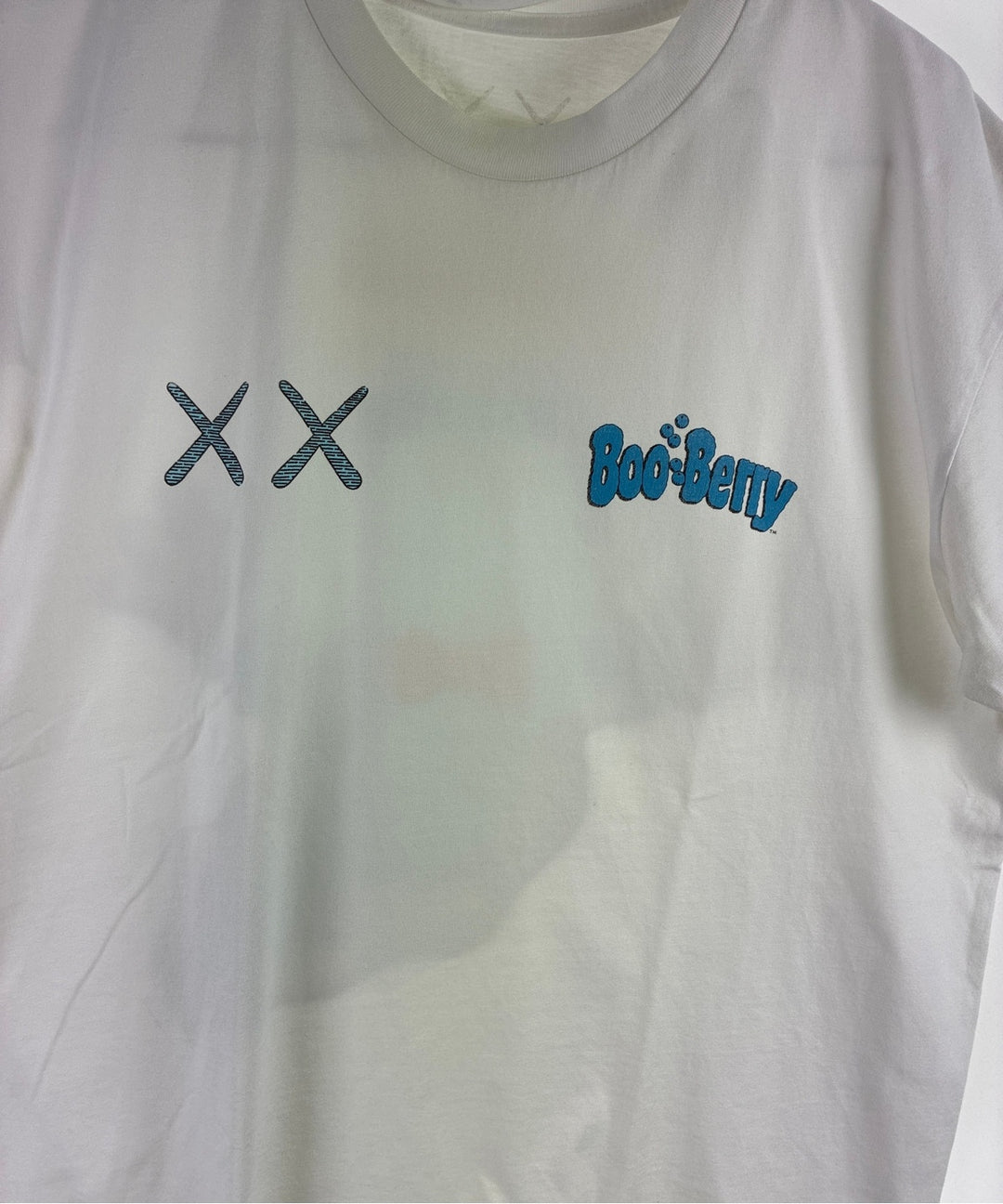 KAWS เสื้อยืด/เสื้อท็อปส์