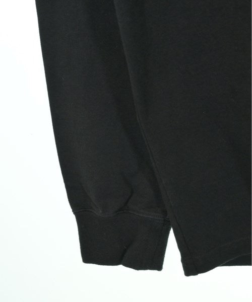 uniform experiment เสื้อยืด/เสื้อท็อปส์