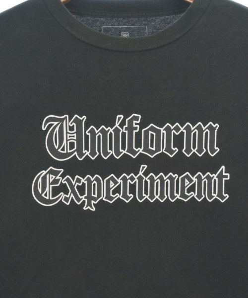 uniform experiment เสื้อยืด/เสื้อท็อปส์