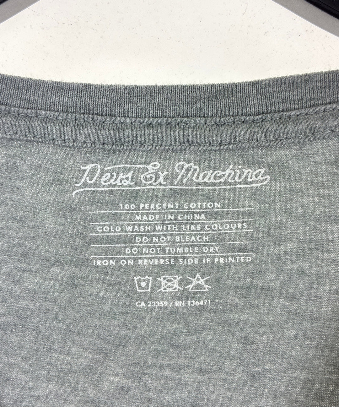 Deus ex Machina เสื้อยืด/เสื้อท็อปส์