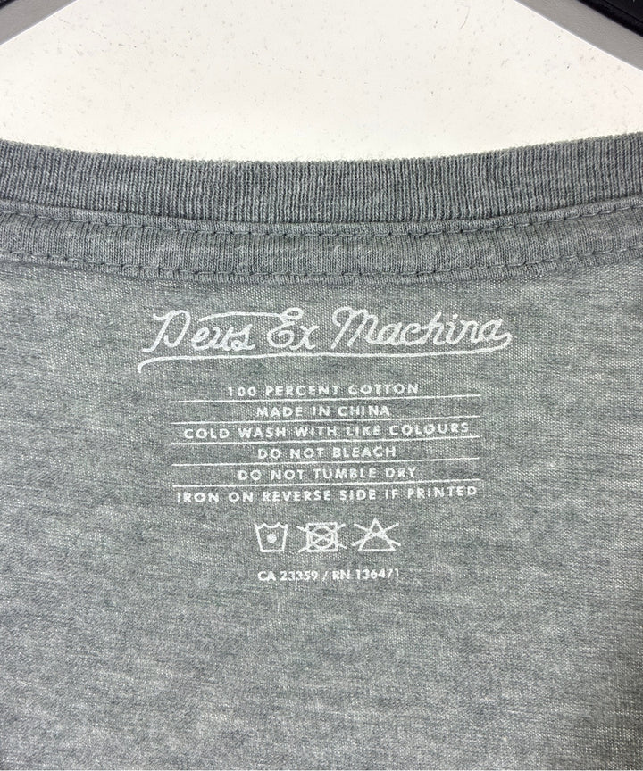 Deus ex Machina เสื้อยืด/เสื้อท็อปส์