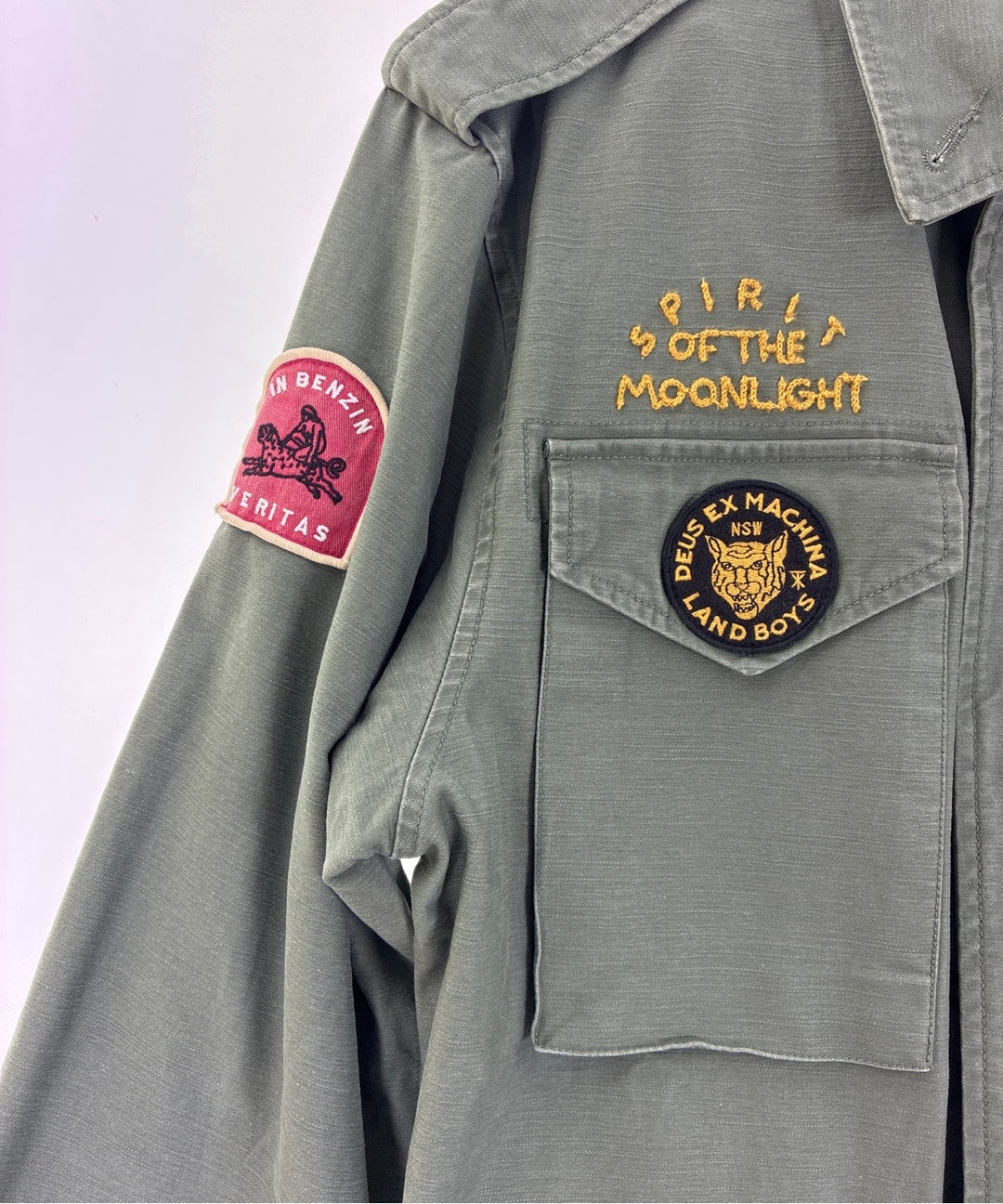 Deus ex Machina แจ็คเก็ต