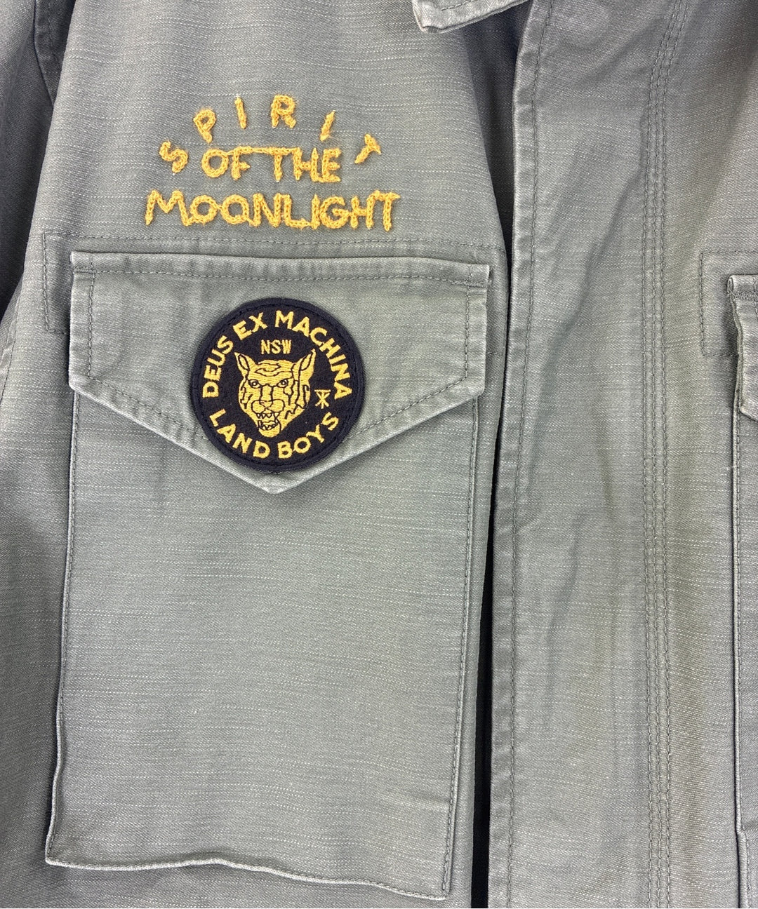 Deus ex Machina แจ็คเก็ต