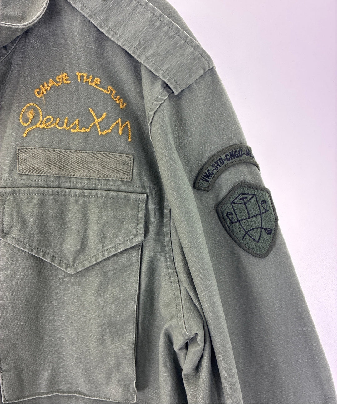 Deus ex Machina แจ็คเก็ต