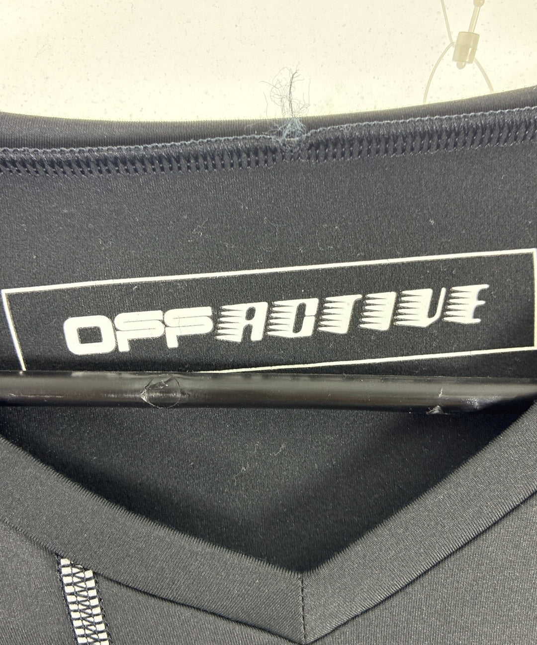 OFF-WHITE เสื้อยืด/เสื้อท็อปส์