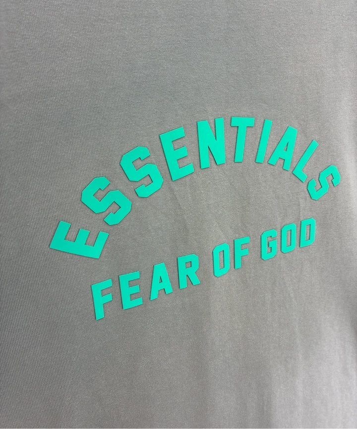Fear of God ESSENTIALS เสื้อยืด/เสื้อท็อปส์