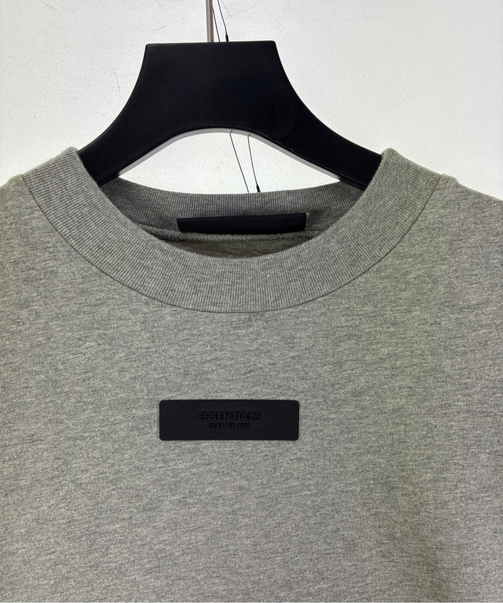 Fear of God ESSENTIALS เสื้อยืด/เสื้อท็อปส์