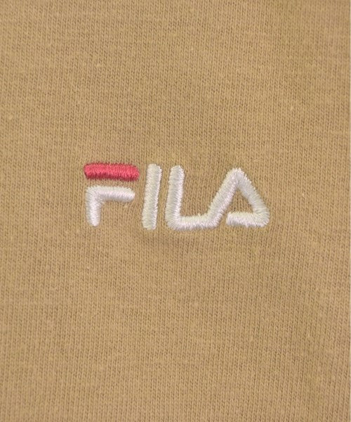 FILA เสื้อยืด/เสื้อท็อปส์