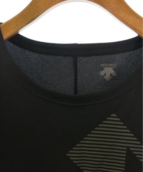 DESCENTE เสื้อยืด/เสื้อท็อปส์