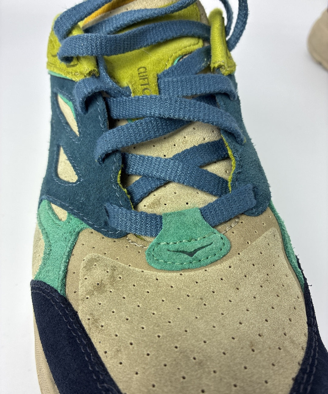 HOKA ONE ONE รองเท้าผ้าใบ