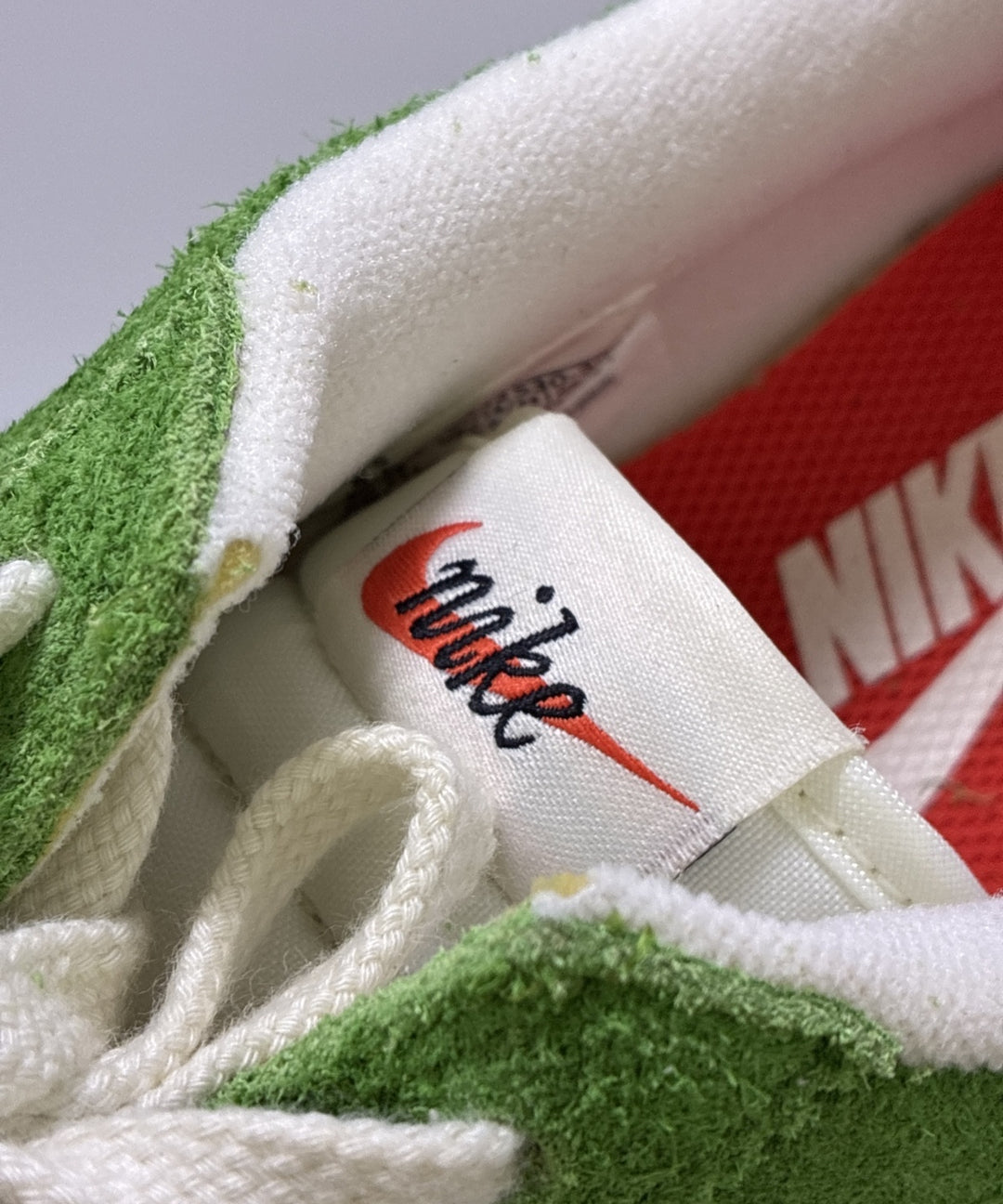 NIKE รองเท้าผ้าใบ