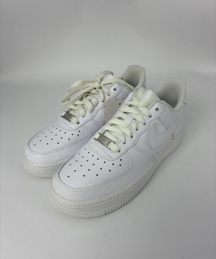 NIKE รองเท้าผ้าใบ