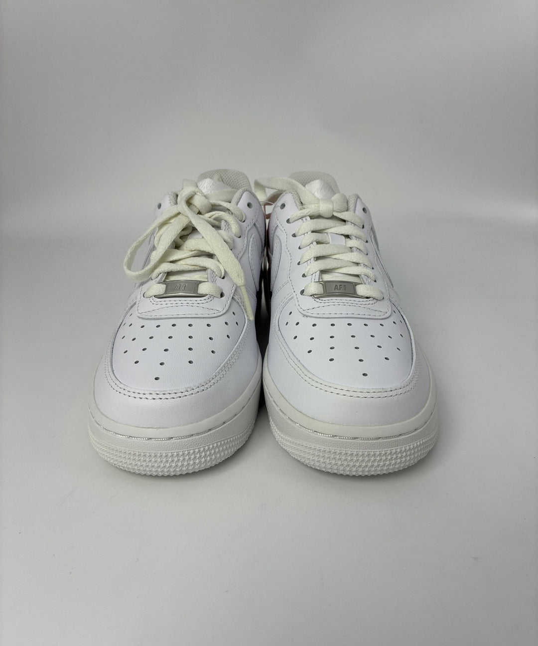 NIKE รองเท้าผ้าใบ