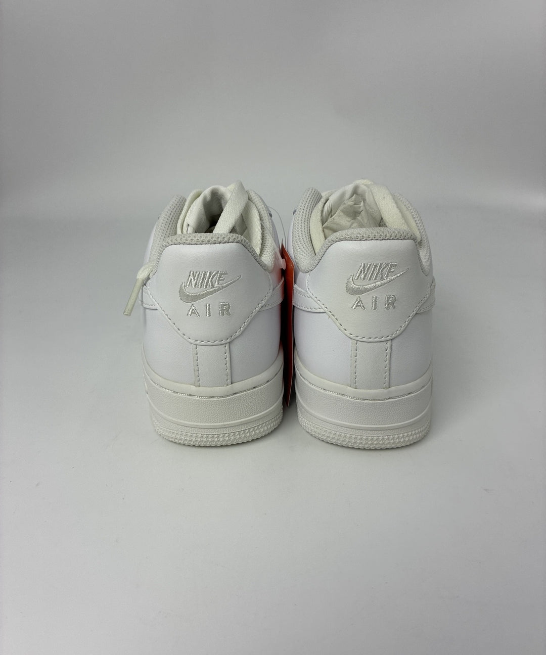 NIKE รองเท้าผ้าใบ