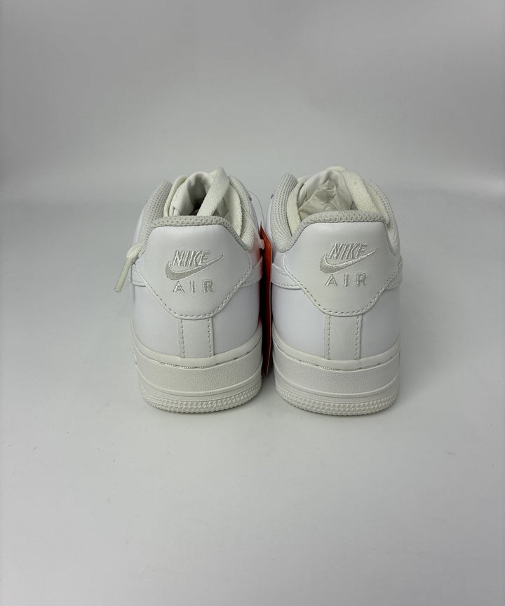 NIKE รองเท้าผ้าใบ