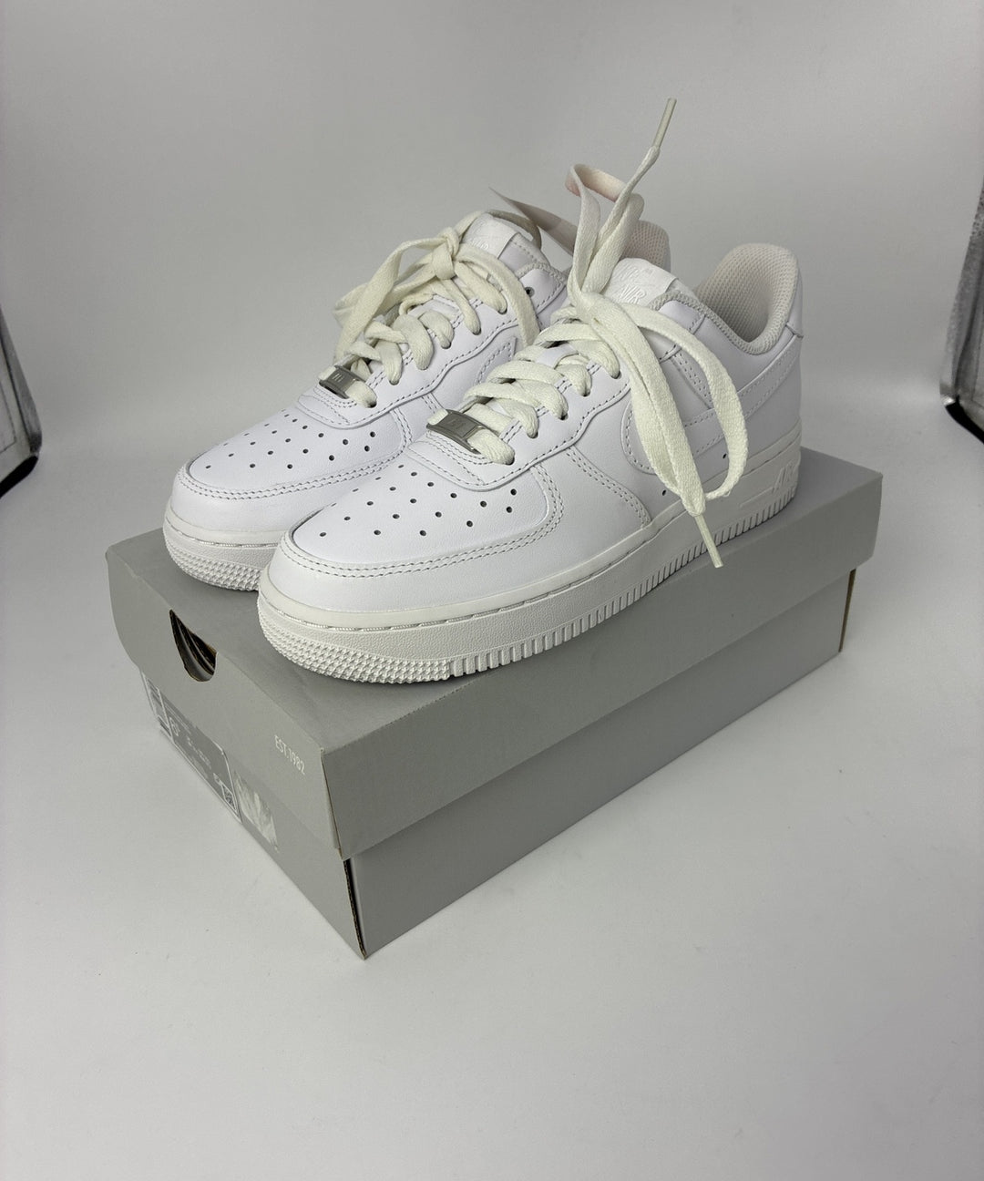 NIKE รองเท้าผ้าใบ