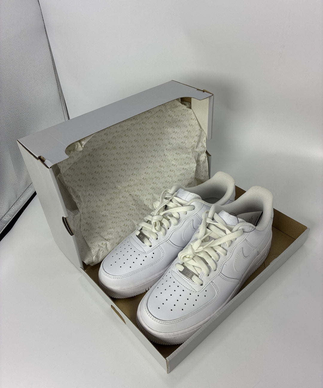 NIKE รองเท้าผ้าใบ