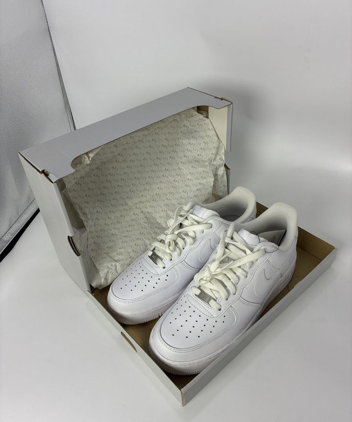 NIKE รองเท้าผ้าใบ