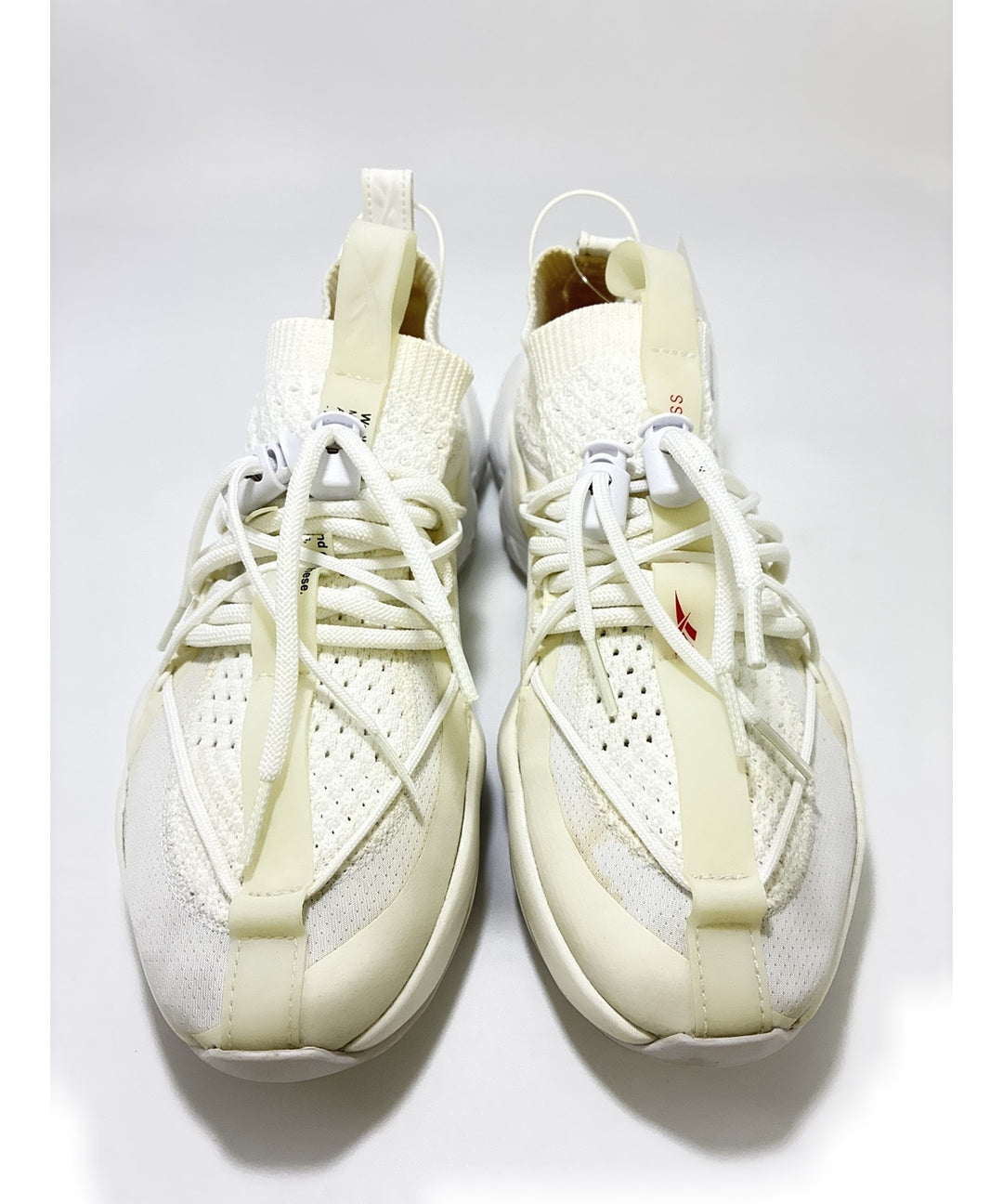 Reebok รองเท้า