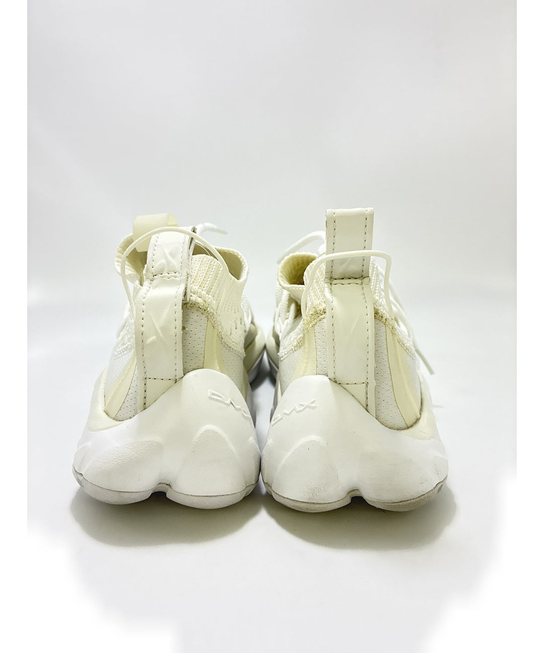 Reebok รองเท้า