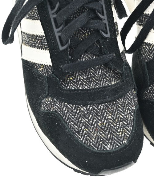 adidas รองเท้าผ้าใบ