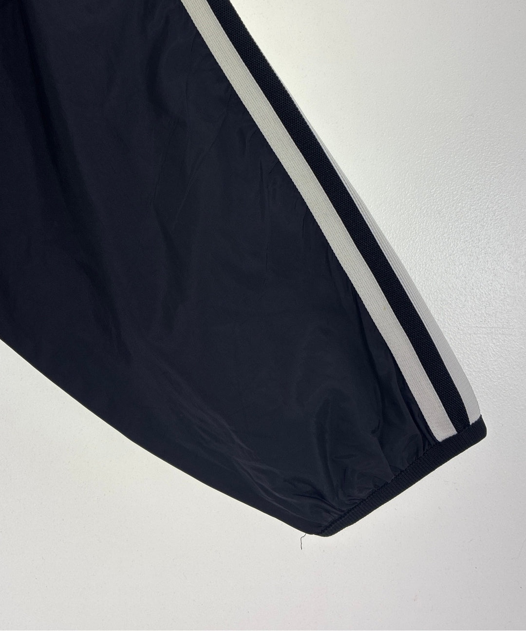 adidas เสื้อยืด/เสื้อท็อปส์