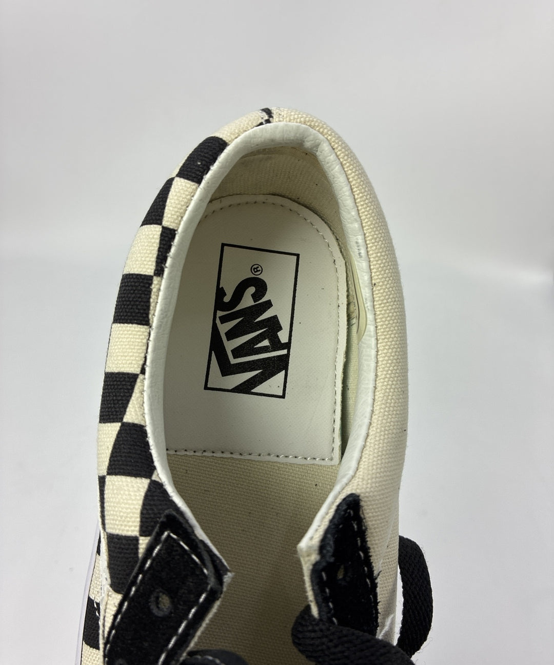 VANS รองเท้าผ้าใบ