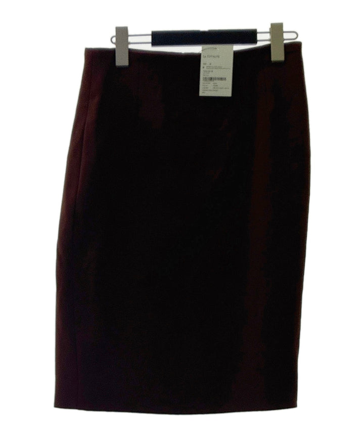 La TOTALITE กระโปรงยาวถึงเข่า