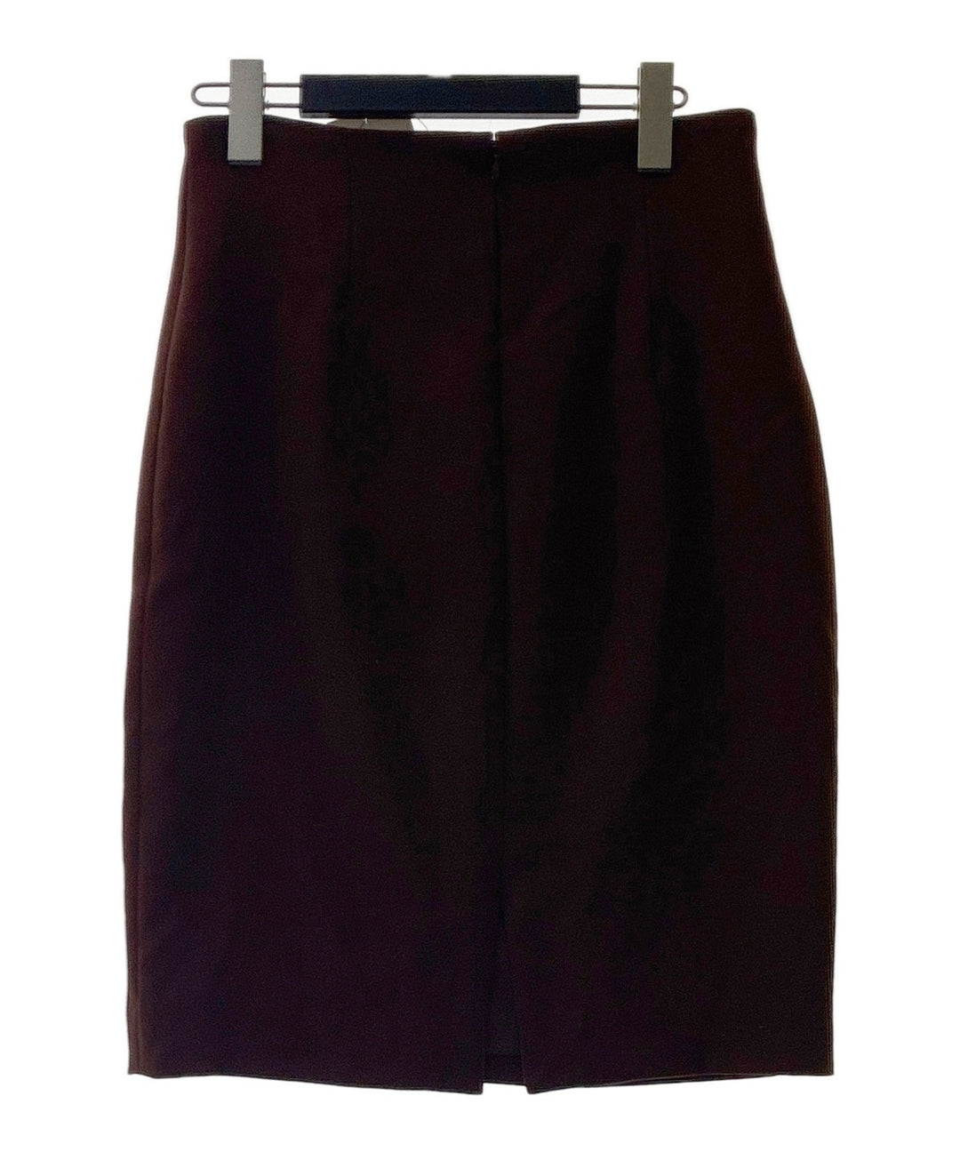 La TOTALITE กระโปรงยาวถึงเข่า