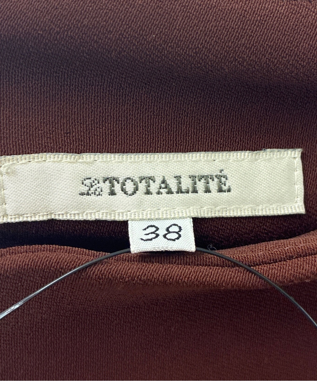 La TOTALITE กระโปรงยาวถึงเข่า