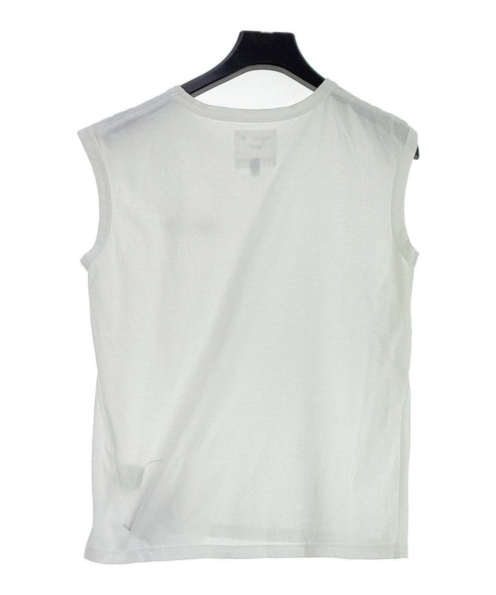 Agnes b. เสื้อกล้าม